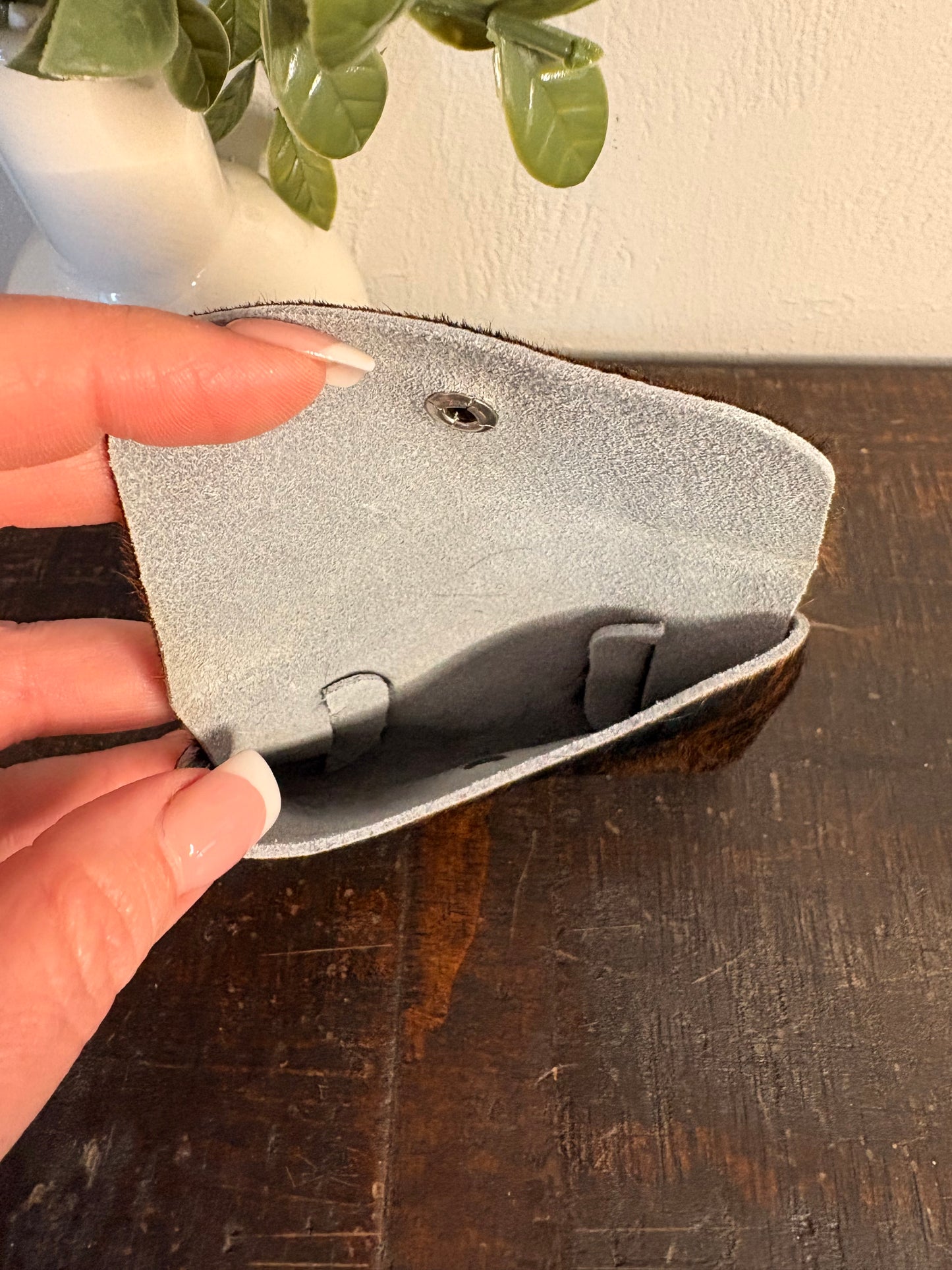 Brown Cowhide Ear Pod / Change Holder