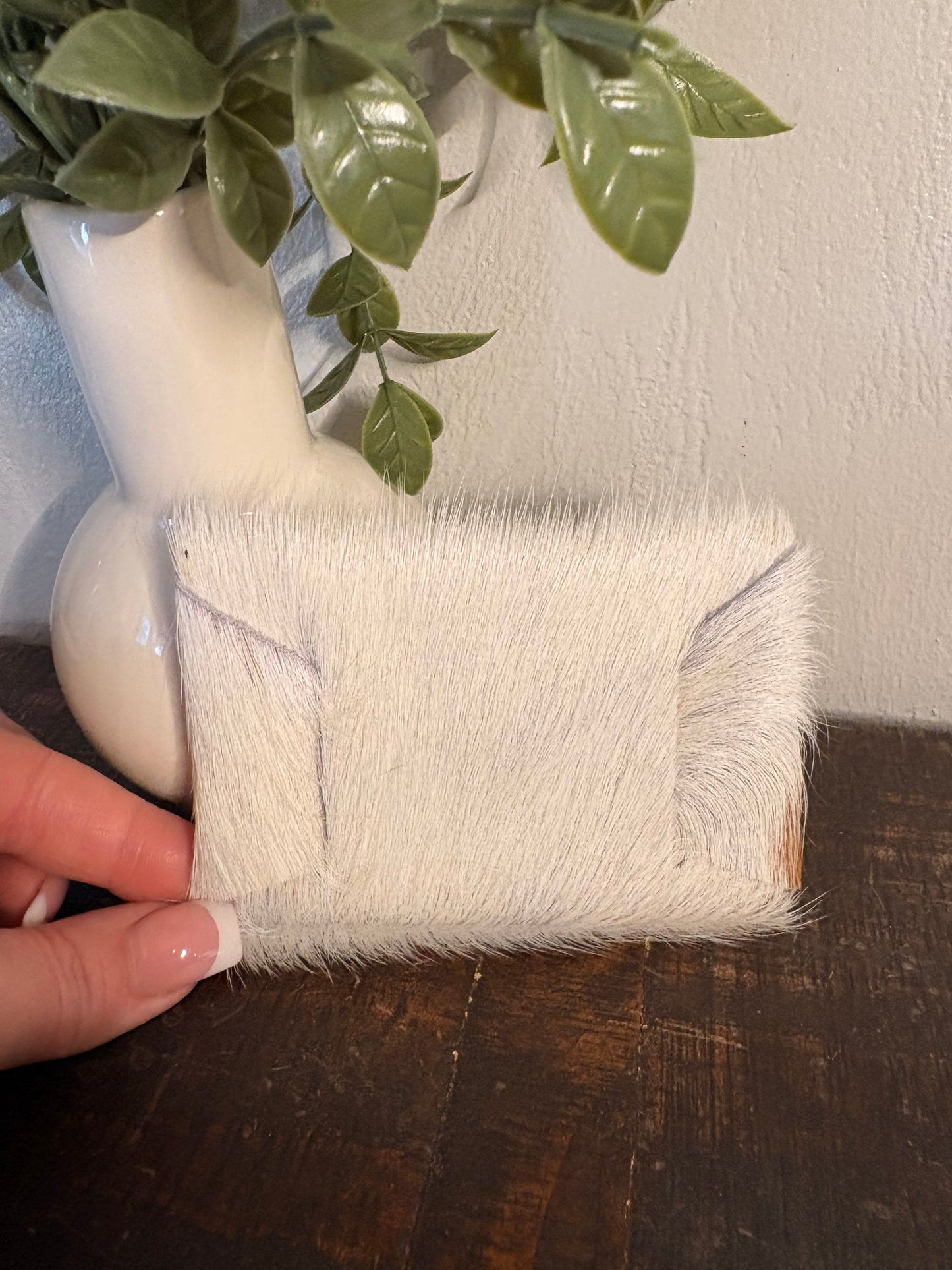 White Cowhide Ear Pod / Change Holder
